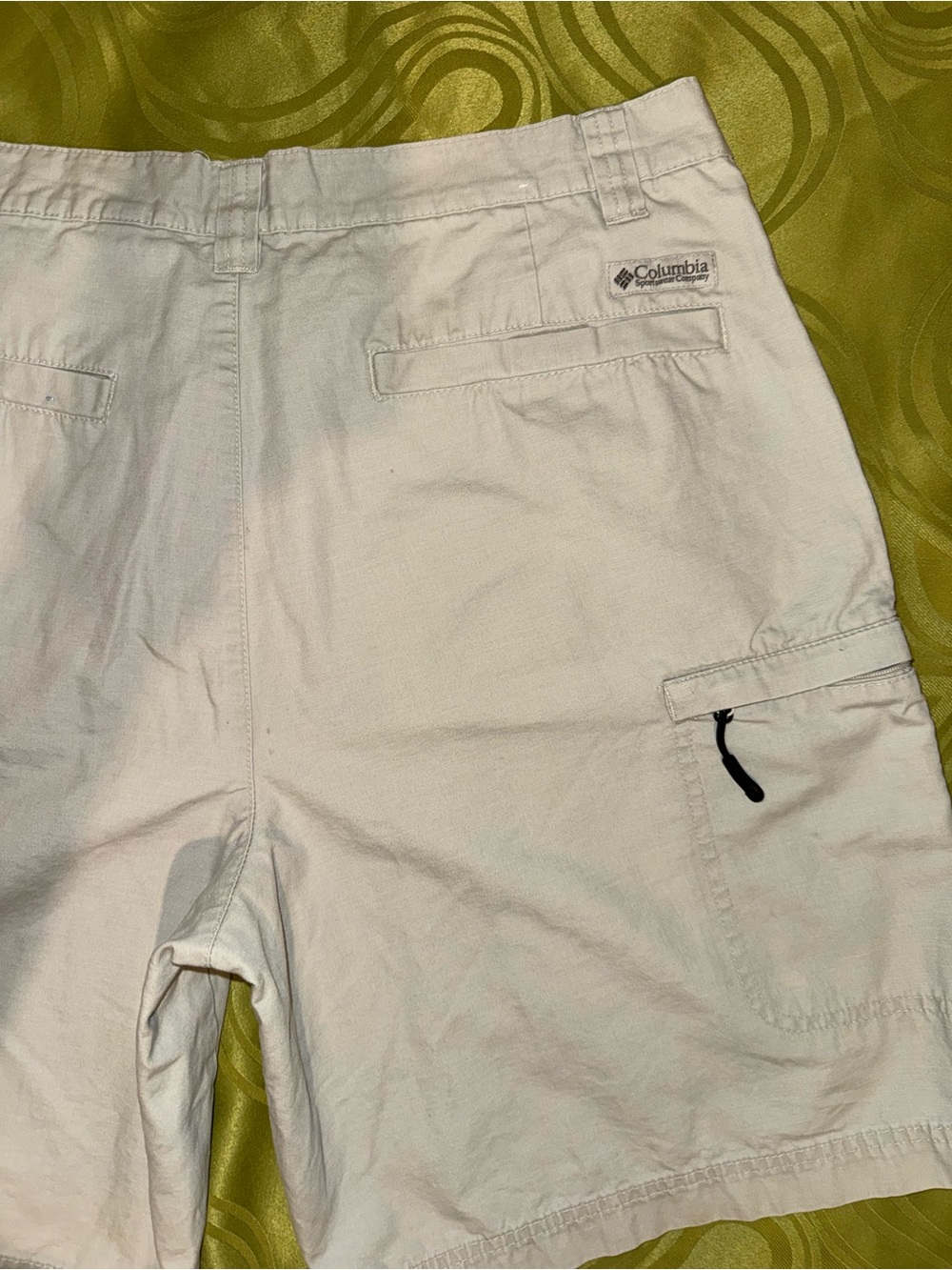 Columbia Men's Beige Cargo Shorts size 36